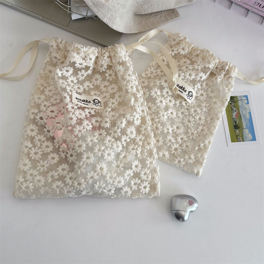 Spitzenbestickte Gänseblümchen – Travel Accessories Box Bewertung und Preis